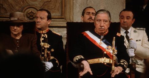 O general Augusto Pinochet, em 1988 - Susan Meiselas/Magnum Photos