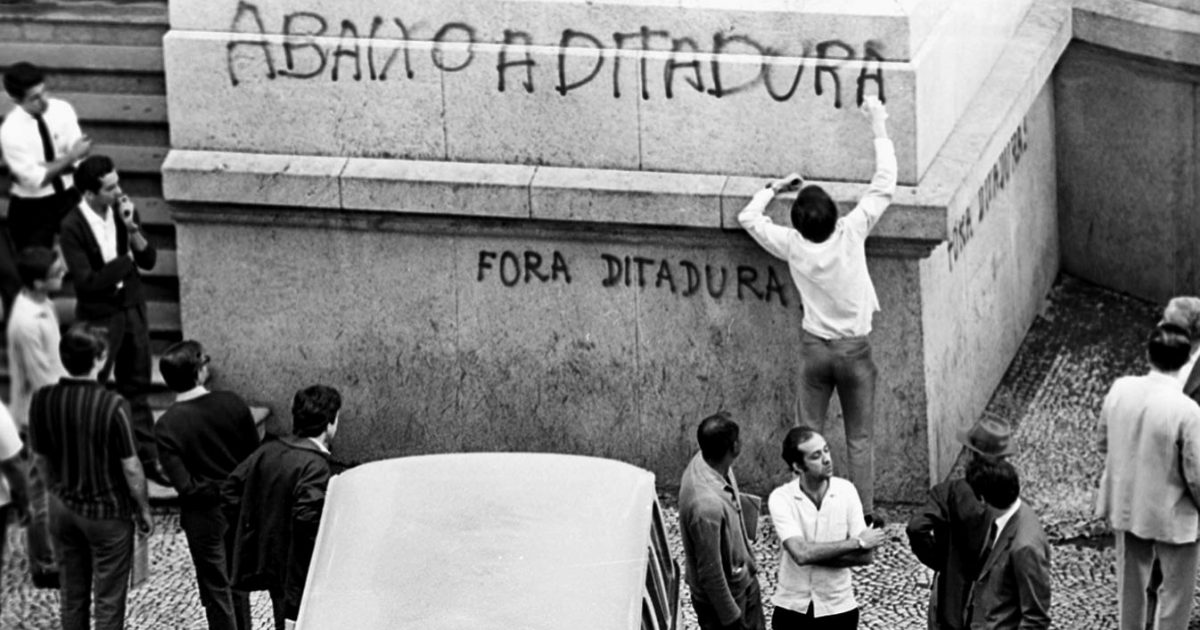 Brasileiros desprezam comemorações ao golpe