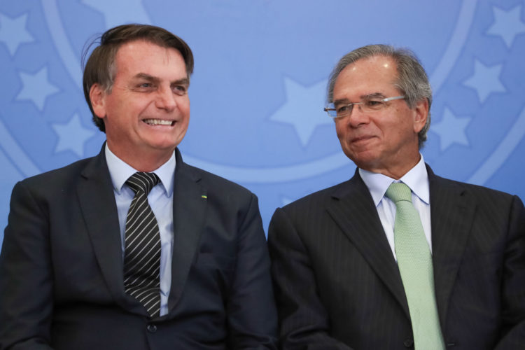ESCÂNDALO! Bolsonaro recusou vacinas da Pfizer por metade do preço