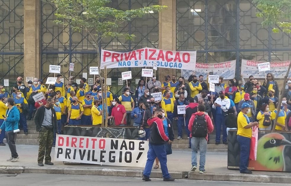 Privatização dos Correios: enquanto reforça o discurso golpista, Bolsonaro amplia o entreguismo