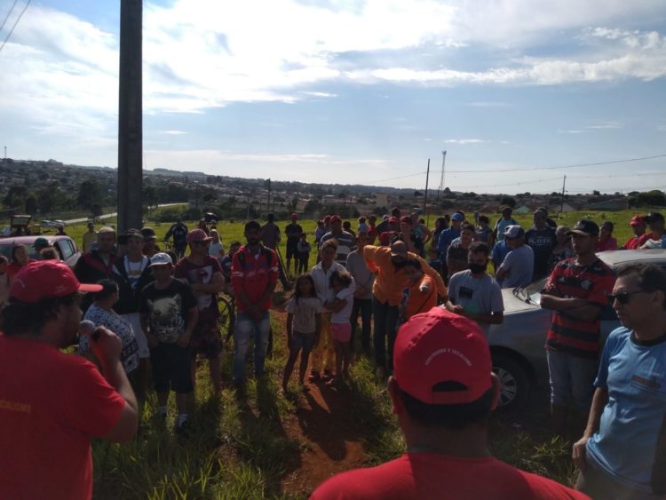 FNL ergue a bandeira da luta pela moradia em área urbana de Ponta Grossa (PR)
