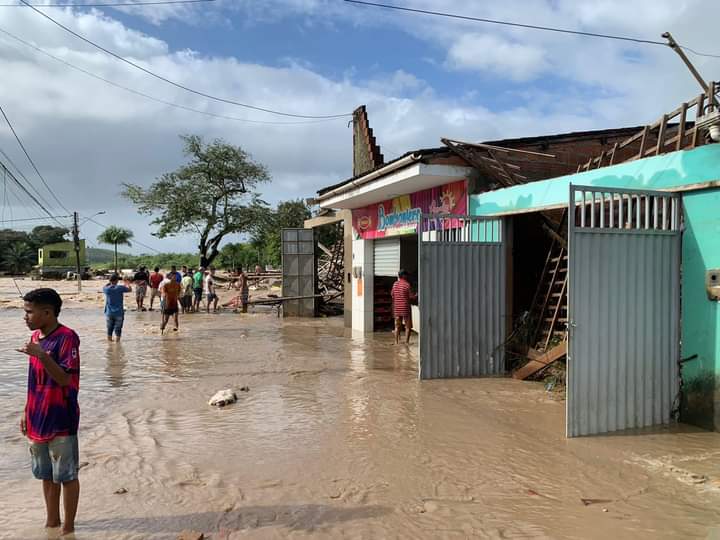 Inação do Estado piora situação de desabrigados pelas chuvas em Alagoas