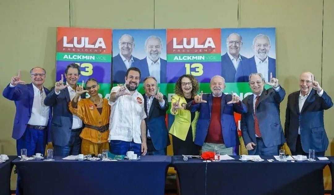 Luciana Genro participa de ato de ex-presidenciáveis em apoio a Lula