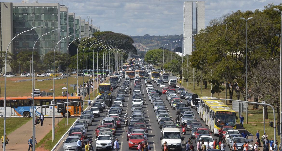 Fábio Felix protesta contra canetaço de Ibaneis Rocha