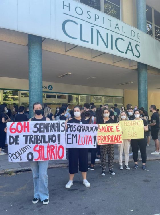 Residentes da área médica fazem dia de mobilização em Porto Alegre