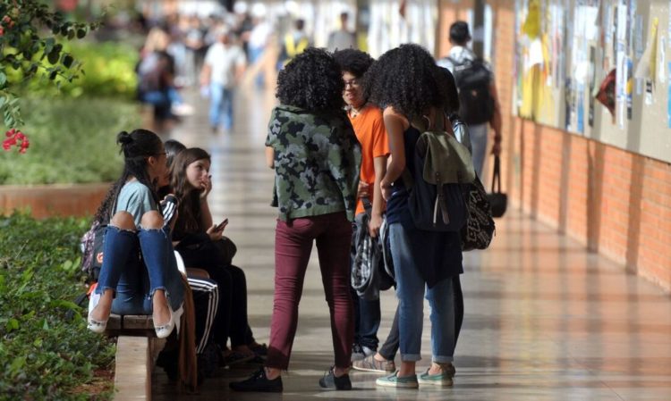 Bloqueio de verbas sufoca universidades federais e compromete pagamento de bolsistas