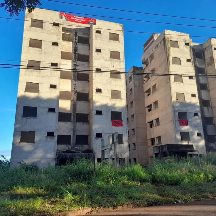 FNL faz ocupação urbana em Paiçandu, no Paraná