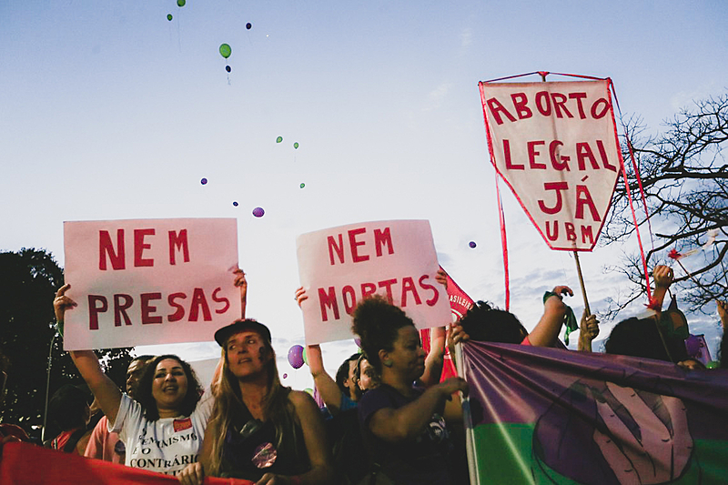 Novo governo revoga ações de Bolsonaro contra direitos reprodutivos das mulheres