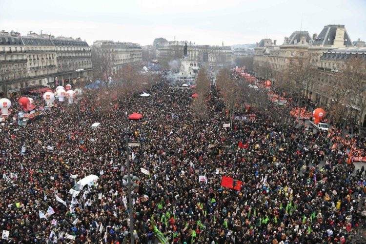 Reforma das aposentadorias na França: uma mobilização histórica a ser transformada numa vitória contra Macron