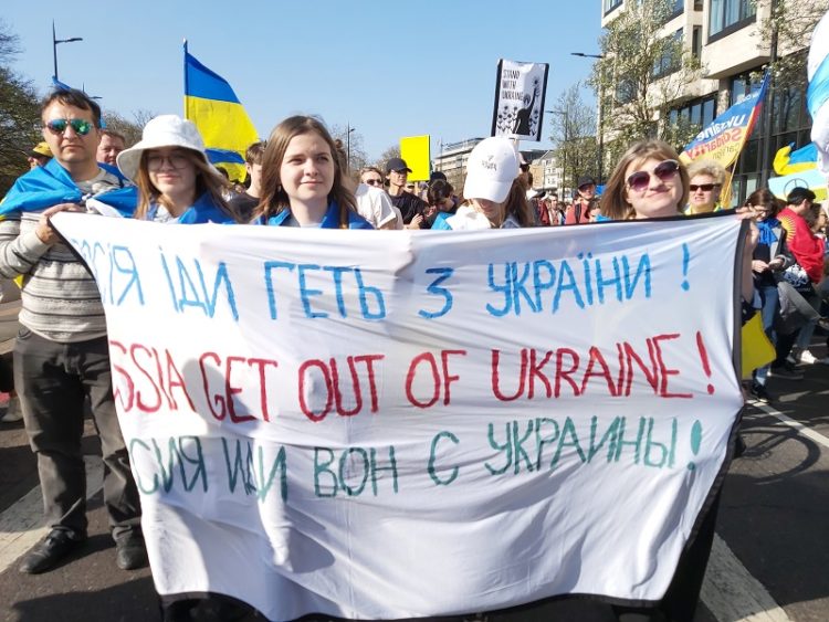 Parem a guerra de agressão russa! Paz para a Ucrânia!