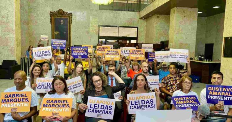 Deputada Luciana Genro lança campanha pela aprovação para Lei Gustavo Amaral