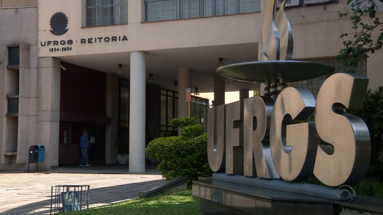 Estudantes ocupam prédios da UFRGS em Porto Alegre e Tramandaí