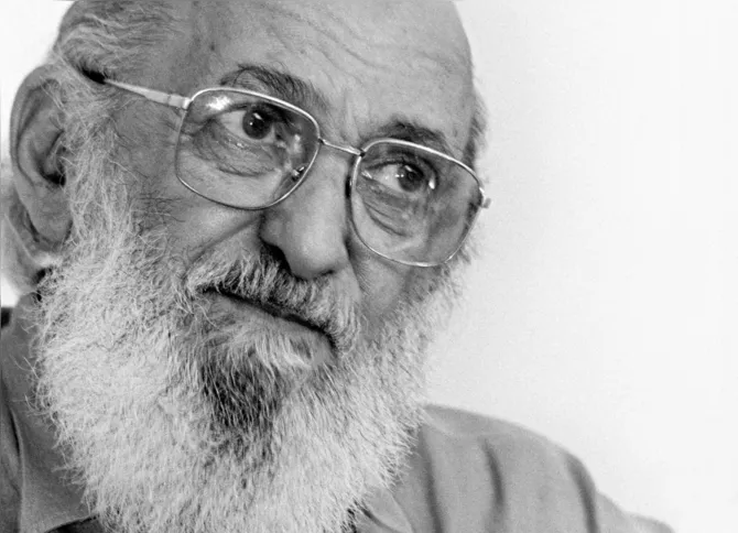 Petição por homenagem a Paulo Freire em metrô de SP ultrapassa 20 mil assinaturas