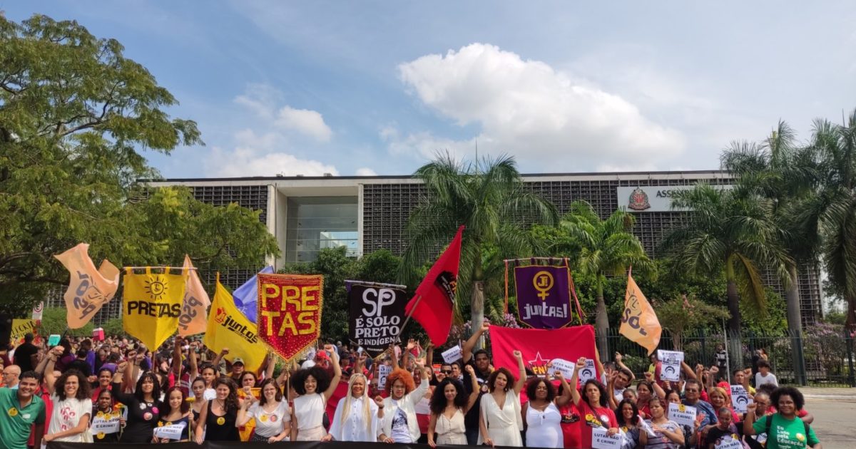 Movimento Pretas e Bancada do PSOL tomam posse na Alesp com ato popular