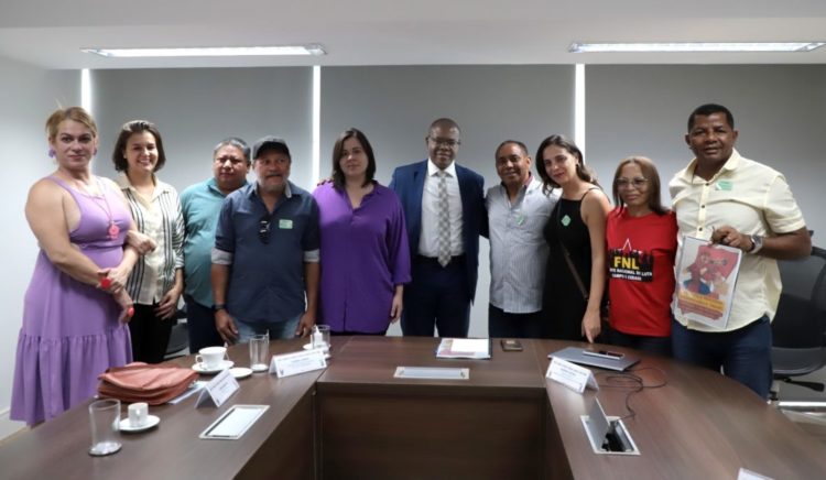 Lutar não é crime: deputadas se reúnem com  ministro dos Direitos Humanos para denunciar prisão de Zé Rainha