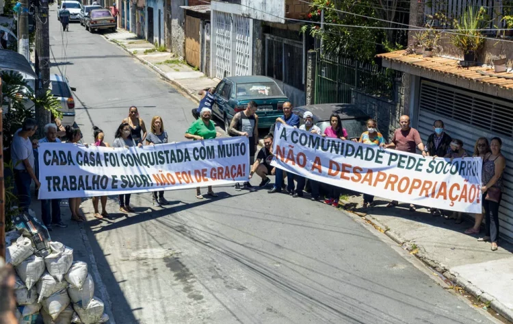 Proposta de Luana Alves obriga prefeitura de SP a realocar pessoas despejadas