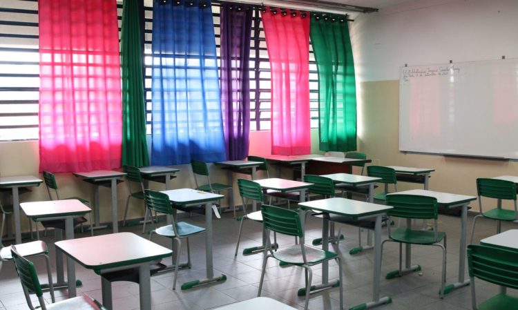 Vereadora do PSOL recorre ao MPT para cumprimento do piso do magistério