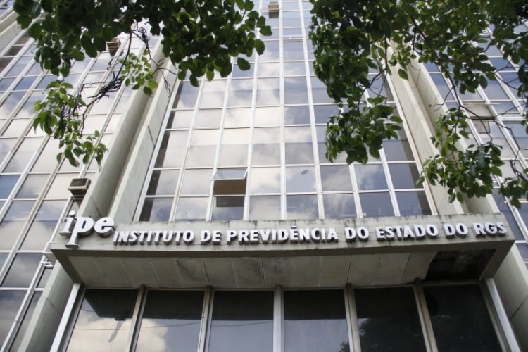 Deputados gaúchos sacrificam servidores para reestruturar IPE Saúde