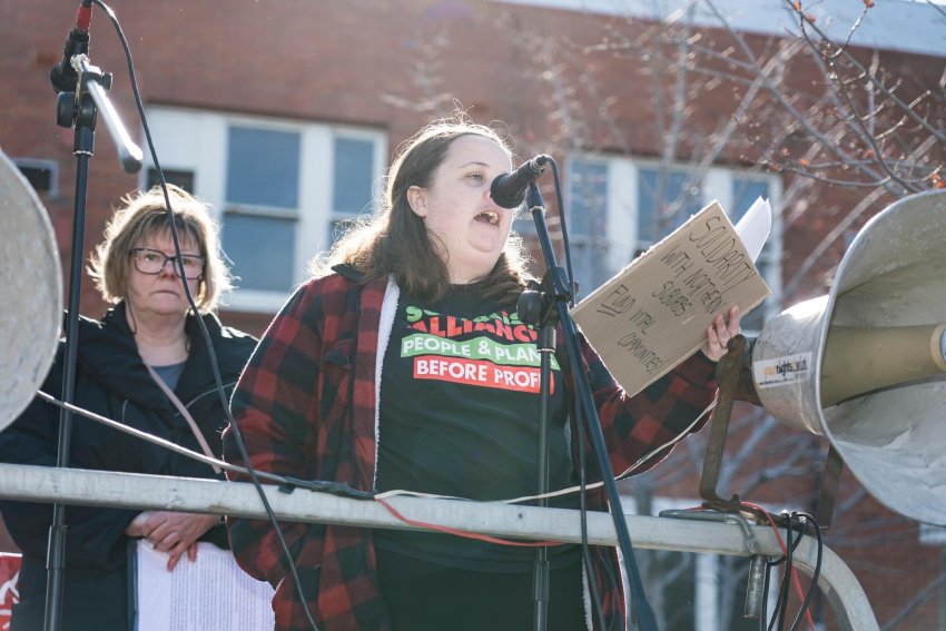 Socialista Sarah Hathway é eleita para conselho municipal na Austrália