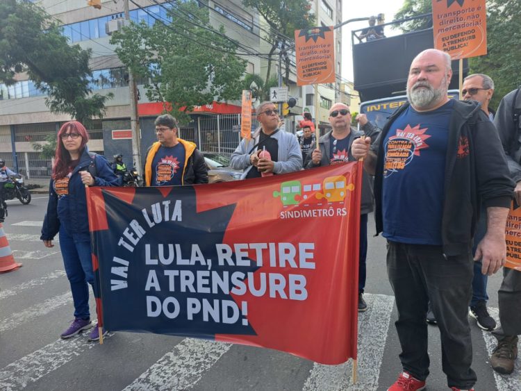 Sindimetrô-RS levou o apoio à luta da enfermagem e a reivindicação para que o presidente Lula não privatize a Trensurb