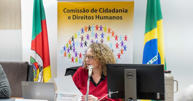 Luciana Genro recebe denúncias de perseguições LGBTFóbicas no RS