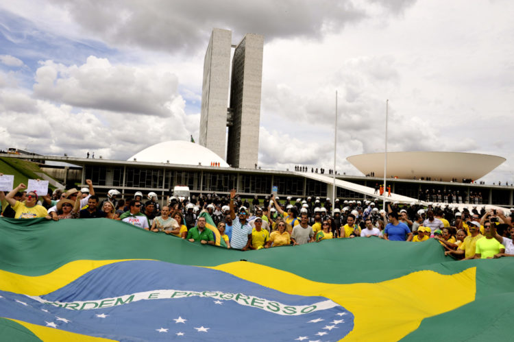 A direita brasileira e a democracia relativa 