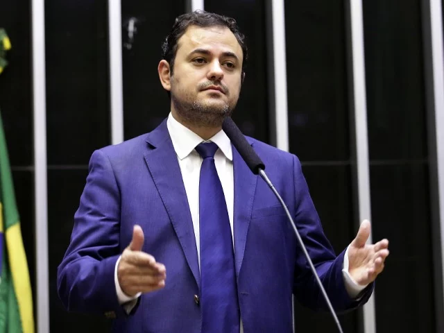 CCJ avança na perseguição a Glauber Braga: indignação e resistência nas ruas