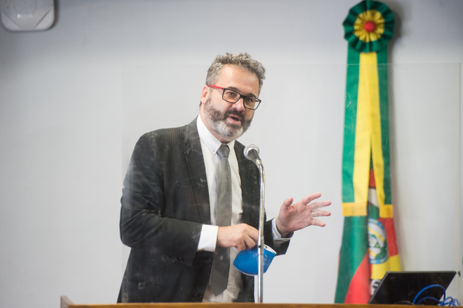 Direita tira Robaina da relatoria da CPI da Educação de Porto Alegre