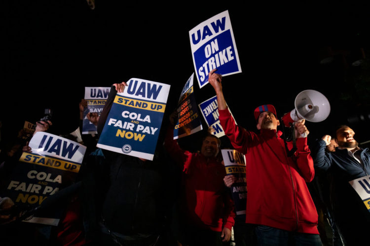 A Greve da United Auto Workers Começou!