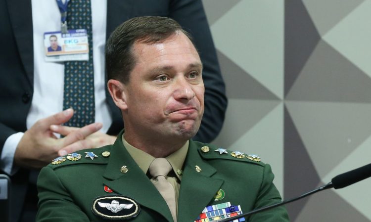 Defesa de Bolsonaro planeja contestar delação de Cid