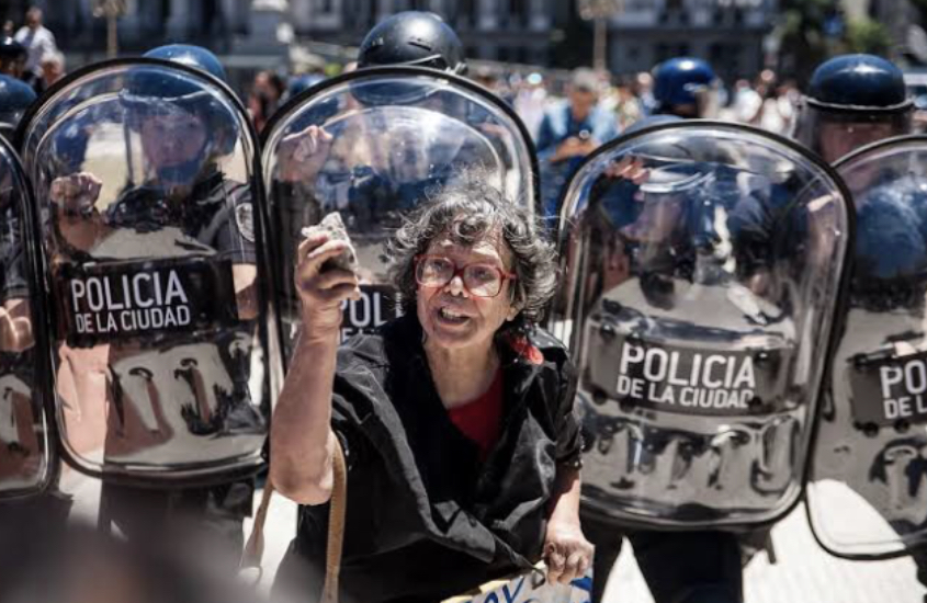 Total solidariedade às gigantescas manifestações  contra Milei