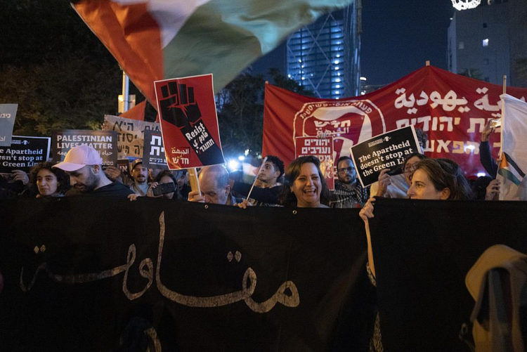 ‘Não há democracia com apartheid’: Por dentro do bloco radical nos protestos em Israel