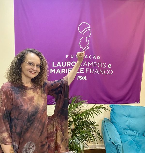 Luciana Genro é empossada presidente da Fundação Lauro Campos e Marielle Franco