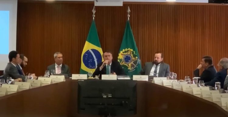 Bolsonaro encara a PF mais uma vez