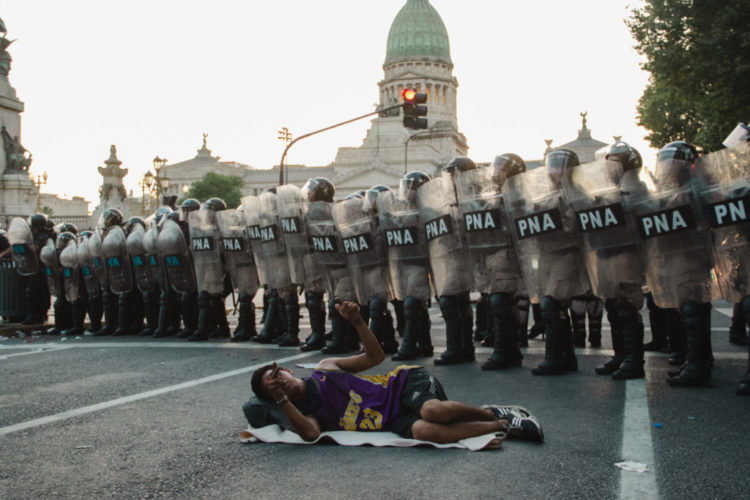 Argentina: a rua e o parlamento