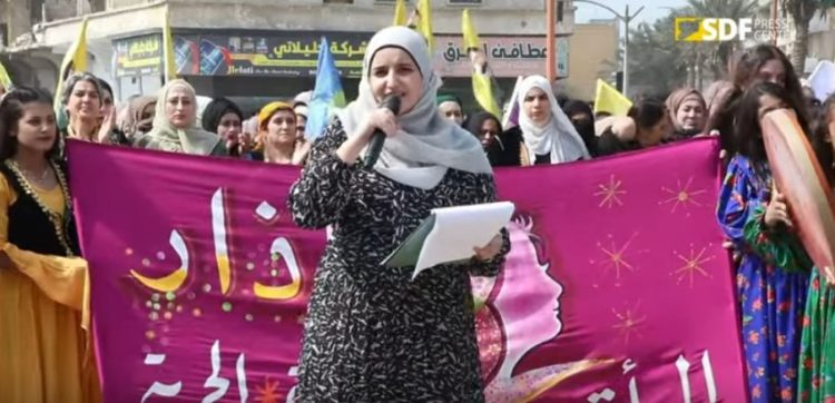 Raqqa se ergue: o Dia Internacional da Mulher no antigo reduto do Estado Islâmico