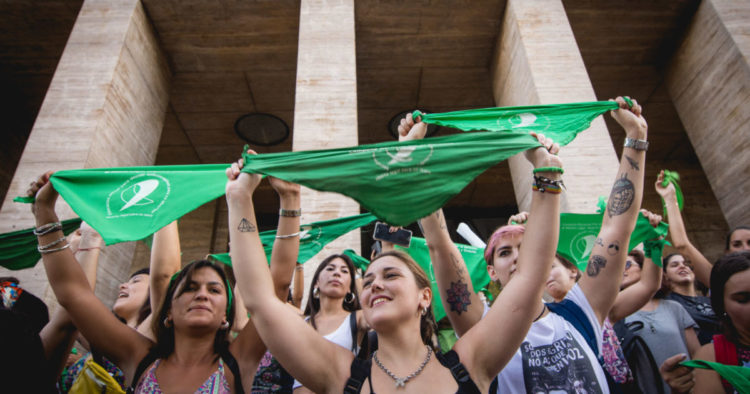8 de marzo: ¡Mujeres contra el fascismo! Por el derecho a existir y decidir