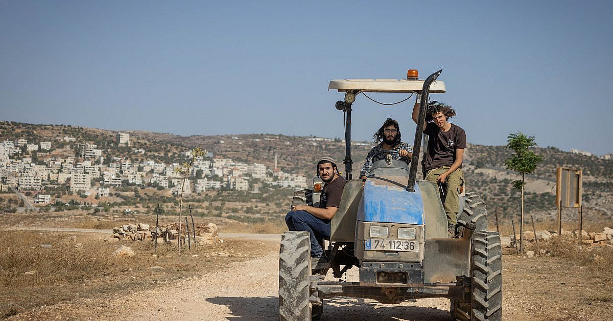 Uma nova onda de colonos está aterrorizando os palestinos na Cisjordânia