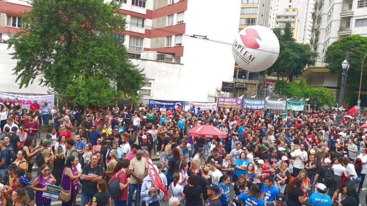 Sob protesto, Prefeitura de São Paulo aprova aumento irrisório para servidores municipais