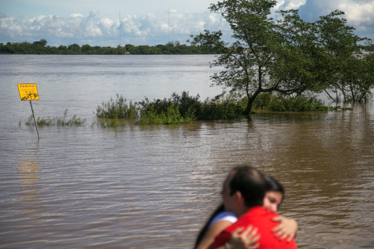 CATÁSTROFE NO RS: Fernanda Melchionna propõe PEC da Calamidade para facilitar o acesso a recursos na reconstrução do estado