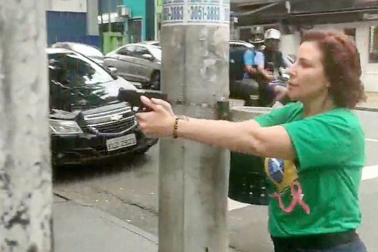 MP denuncia jornalista perseguido por Carla Zambelli em rua de SP