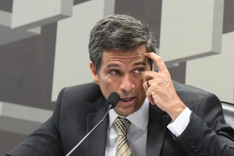 Crise avec Campos Neto, président da la Banque centrale : passer de la parole aux actes