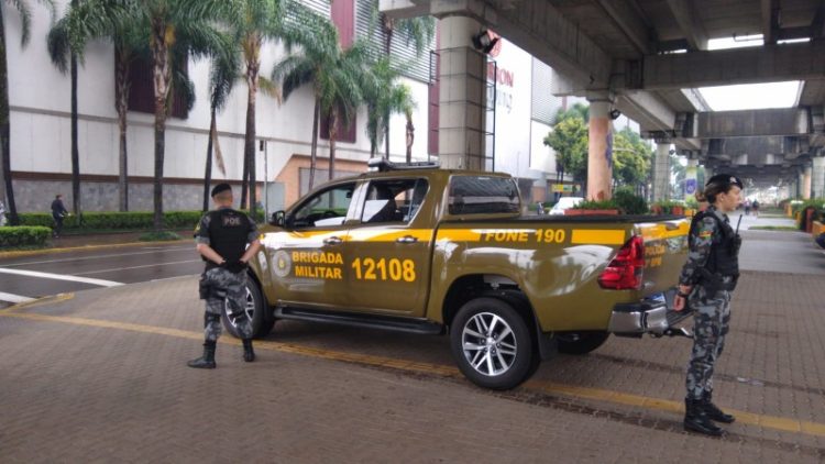 Policiais militares de Porto Alegre terão câmeras nas fardas até março