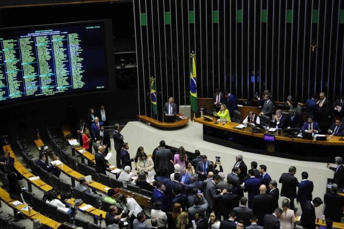 Maioria da bancada do PSOL colabora com ajuste fiscal contra os mais pobres