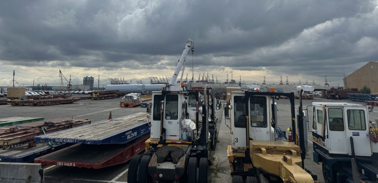 EUA: Greve portuária termina, trabalhadores conquistam aumento salarial