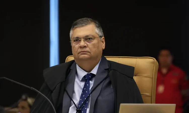 Dino determina liberação parcial de emendas, mas estabelece condições