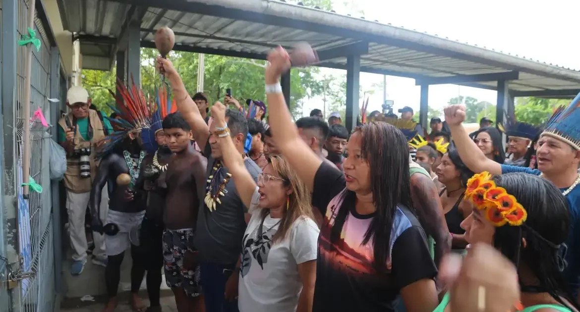 Vitória histórica: Comunidades indígenas do Pará derrubam lei que ameaçava educação presencial