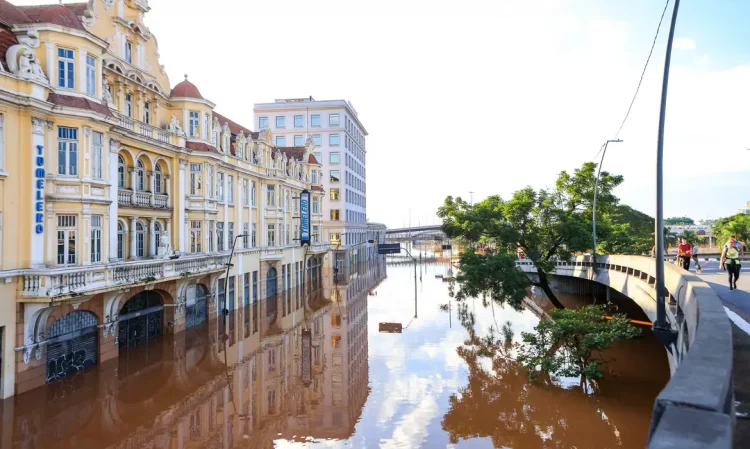 Deputadas visitam escolas no RS e destacam desafios na reconstrução pós-enchentes