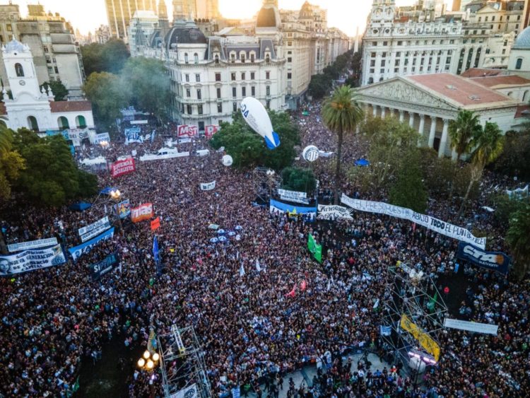 Argentina: marcha antifascista reúne milhares nas ruas em resposta às declarações de Milei