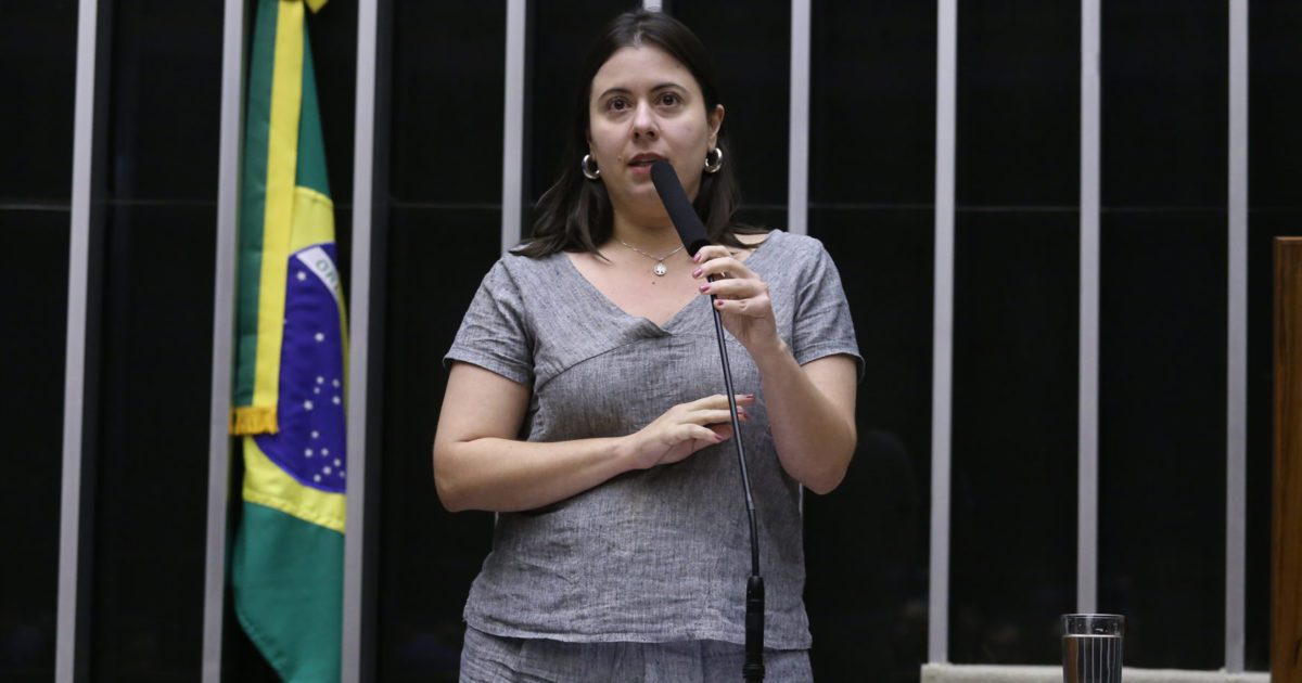 Sâmia Bomfim defende punição exemplar a Bolsonaro e golpistas em discurso na Câmara